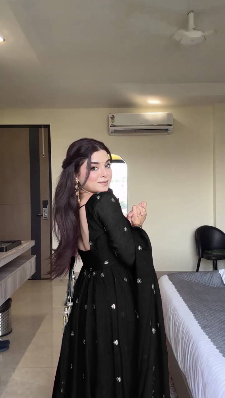 Effortless charm with our exclusive 3-piece set – crafted for comfort