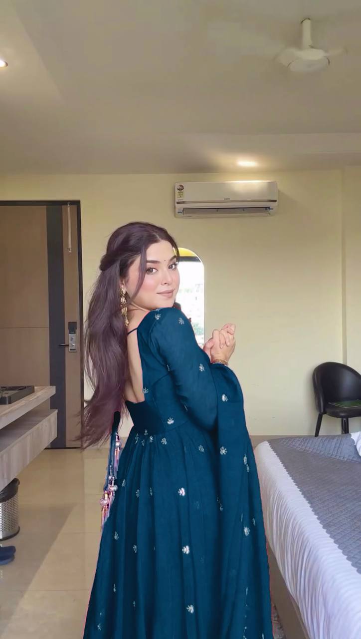 Effortless charm with our exclusive 3-piece set – crafted for comfort