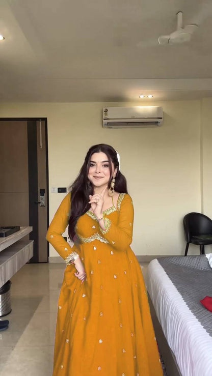 Effortless charm with our exclusive 3-piece set – crafted for comfort