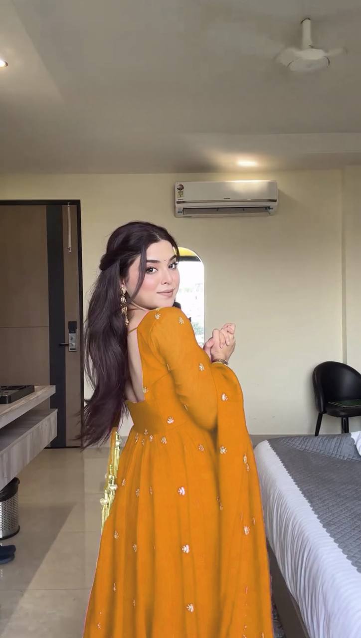 Effortless charm with our exclusive 3-piece set – crafted for comfort