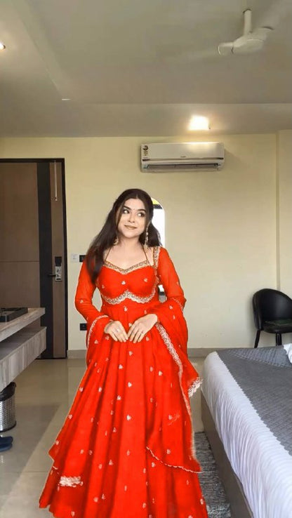 Effortless charm with our exclusive 3-piece set – crafted for comfort