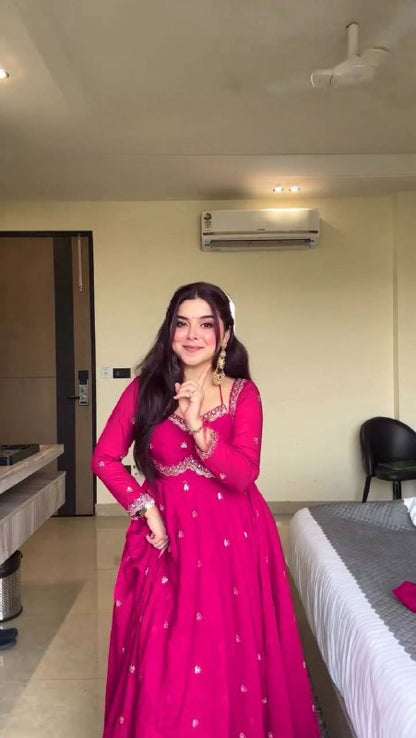 Effortless charm with our exclusive 3-piece set – crafted for comfort